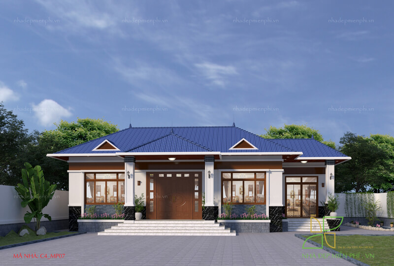 Sân lát đá rộng, thảm cỏ, bồn hoa và cây xanh tạo lớp đệm cảnh quan thoáng đãng quanh nhà